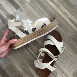 women’s platform sandals